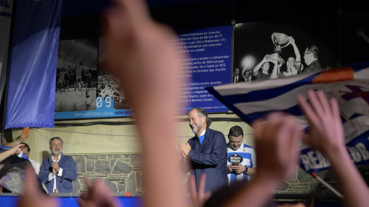 Miles de deportivistas, con Juan Carlos Escotet a la cabeza, disfrutaron antes y celebraron después con la plantilla en una noche para la historia