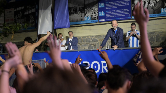 Miles de deportivistas, con Juan Carlos Escotet a la cabeza, disfrutaron antes y celebraron después con la plantilla en una noche para la historia