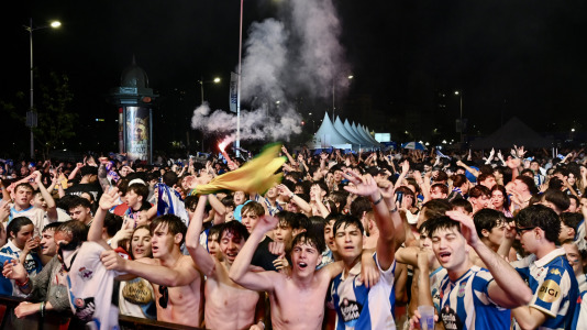 Miles de deportivistas, con Juan Carlos Escotet a la cabeza, disfrutaron antes y celebraron después con la plantilla en una noche para la historia