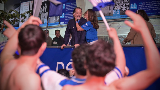 Miles de deportivistas, con Juan Carlos Escotet a la cabeza, disfrutaron antes y celebraron después con la plantilla en una noche para la historia