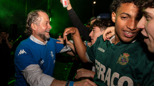 Miles de deportivistas, con Juan Carlos Escotet a la cabeza, disfrutaron antes y celebraron después con la plantilla en una noche para la historia
