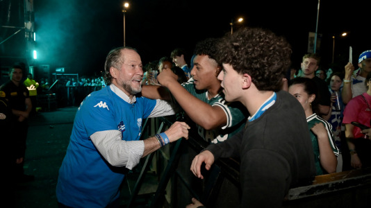 Miles de deportivistas, con Juan Carlos Escotet a la cabeza, disfrutaron antes y celebraron después con la plantilla en una noche para la historia