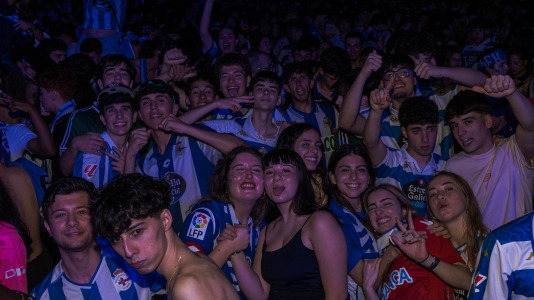 Miles de deportivistas, con Juan Carlos Escotet a la cabeza, disfrutaron antes y celebraron después con la plantilla en una noche para la historia