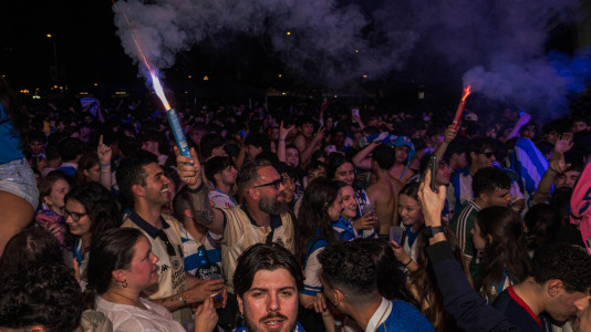 Miles de deportivistas, con Juan Carlos Escotet a la cabeza, disfrutaron antes y celebraron después con la plantilla en una noche para la historia