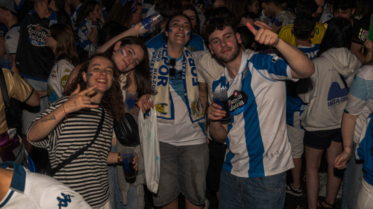 Miles de deportivistas, con Juan Carlos Escotet a la cabeza, disfrutaron antes y celebraron después con la plantilla en una noche para la historia