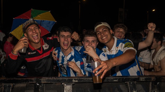 Miles de deportivistas, con Juan Carlos Escotet a la cabeza, disfrutaron antes y celebraron después con la plantilla en una noche para la historia