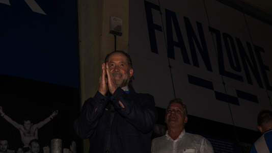Miles de deportivistas, con Juan Carlos Escotet a la cabeza, disfrutaron antes y celebraron después con la plantilla en una noche para la historia