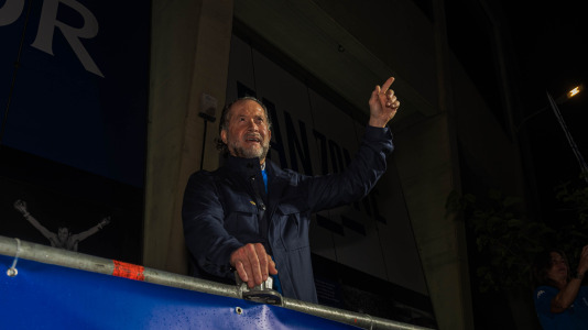 Miles de deportivistas, con Juan Carlos Escotet a la cabeza, disfrutaron antes y celebraron después con la plantilla en una noche para la historia