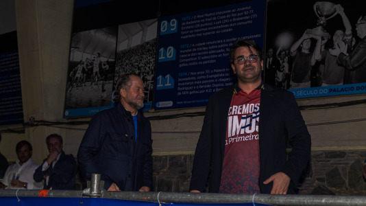 Miles de deportivistas, con Juan Carlos Escotet a la cabeza, disfrutaron antes y celebraron después con la plantilla en una noche para la historia