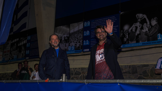 Miles de deportivistas, con Juan Carlos Escotet a la cabeza, disfrutaron antes y celebraron después con la plantilla en una noche para la historia
