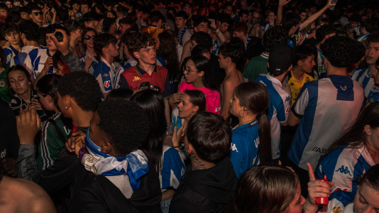 Miles de deportivistas, con Juan Carlos Escotet a la cabeza, disfrutaron antes y celebraron después con la plantilla en una noche para la historia