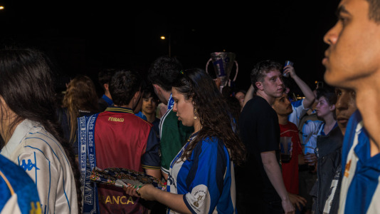 Miles de deportivistas, con Juan Carlos Escotet a la cabeza, disfrutaron antes y celebraron después con la plantilla en una noche para la historia