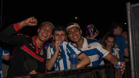Miles de deportivistas, con Juan Carlos Escotet a la cabeza, disfrutaron antes y celebraron después con la plantilla en una noche para la historia