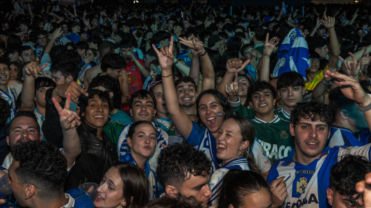 Miles de deportivistas, con Juan Carlos Escotet a la cabeza, disfrutaron antes y celebraron después con la plantilla en una noche para la historia