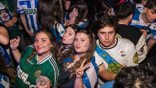 Miles de deportivistas, con Juan Carlos Escotet a la cabeza, disfrutaron antes y celebraron después con la plantilla en una noche para la historia