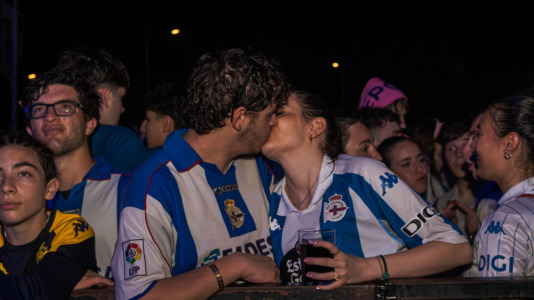 Miles de deportivistas, con Juan Carlos Escotet a la cabeza, disfrutaron antes y celebraron después con la plantilla en una noche para la historia