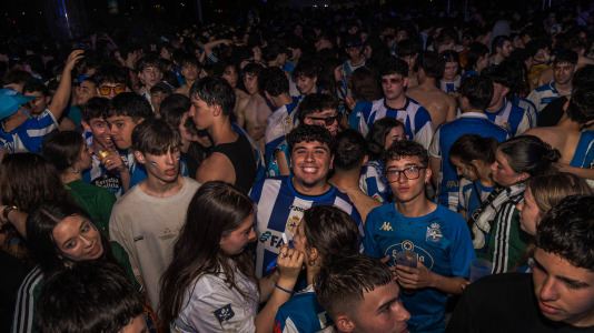 Miles de deportivistas, con Juan Carlos Escotet a la cabeza, disfrutaron antes y celebraron después con la plantilla en una noche para la historia
