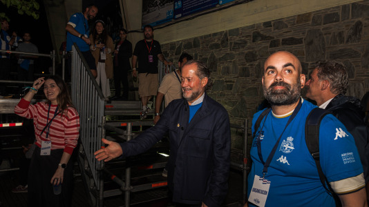 Miles de deportivistas, con Juan Carlos Escotet a la cabeza, disfrutaron antes y celebraron después con la plantilla en una noche para la historia
