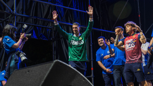 Miles de deportivistas, con Juan Carlos Escotet a la cabeza, disfrutaron antes y celebraron después con la plantilla en una noche para la historia