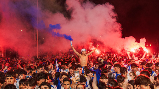 Miles de deportivistas, con Juan Carlos Escotet a la cabeza, disfrutaron antes y celebraron después con la plantilla en una noche para la historia