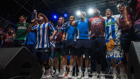 Miles de deportivistas, con Juan Carlos Escotet a la cabeza, disfrutaron antes y celebraron después con la plantilla en una noche para la historia