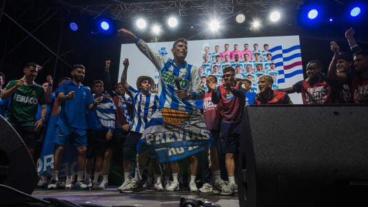 Miles de deportivistas, con Juan Carlos Escotet a la cabeza, disfrutaron antes y celebraron después con la plantilla en una noche para la historia