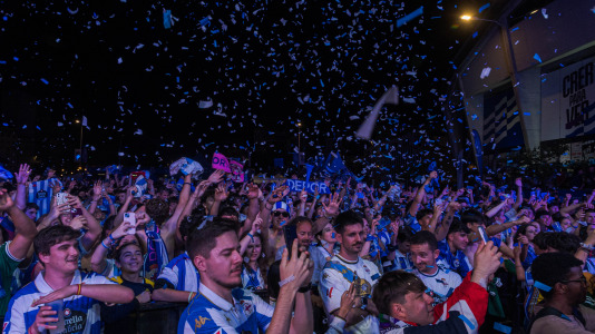 Miles de deportivistas, con Juan Carlos Escotet a la cabeza, disfrutaron antes y celebraron después con la plantilla en una noche para la historia
