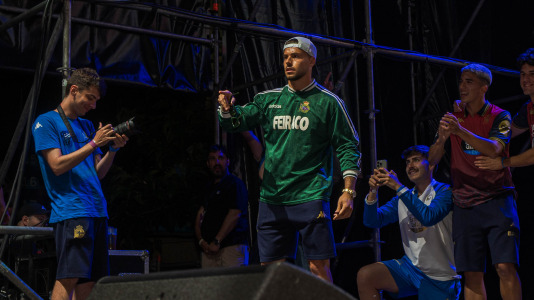 Miles de deportivistas, con Juan Carlos Escotet a la cabeza, disfrutaron antes y celebraron después con la plantilla en una noche para la historia