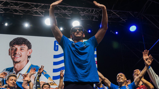 Miles de deportivistas, con Juan Carlos Escotet a la cabeza, disfrutaron antes y celebraron después con la plantilla en una noche para la historia