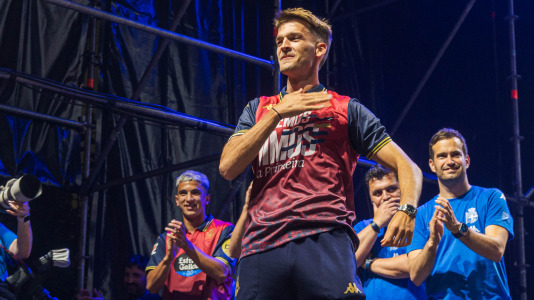 Miles de deportivistas, con Juan Carlos Escotet a la cabeza, disfrutaron antes y celebraron después con la plantilla en una noche para la historia