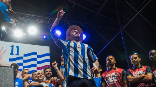 Miles de deportivistas, con Juan Carlos Escotet a la cabeza, disfrutaron antes y celebraron después con la plantilla en una noche para la historia