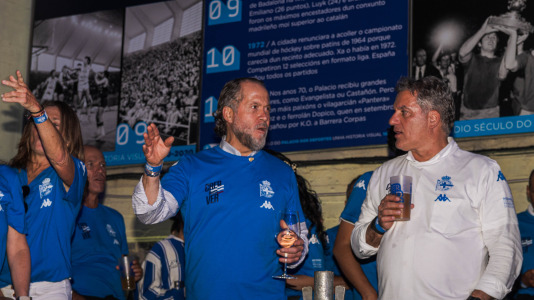 Miles de deportivistas, con Juan Carlos Escotet a la cabeza, disfrutaron antes y celebraron después con la plantilla en una noche para la historia