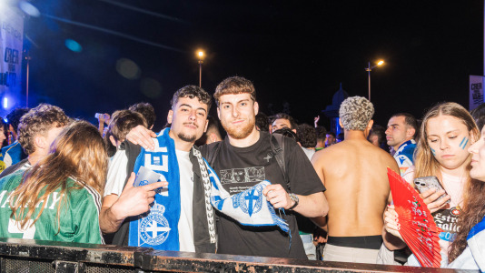 Miles de deportivistas, con Juan Carlos Escotet a la cabeza, disfrutaron antes y celebraron después con la plantilla en una noche para la historia