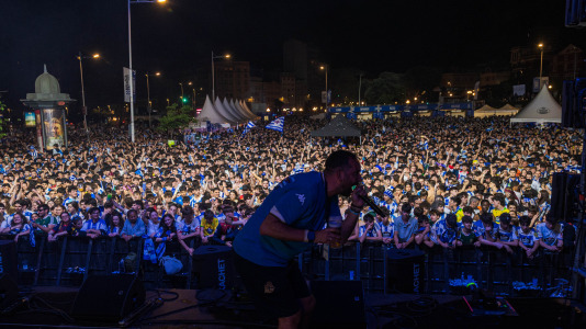 Miles de deportivistas, con Juan Carlos Escotet a la cabeza, disfrutaron antes y celebraron después con la plantilla en una noche para la historia