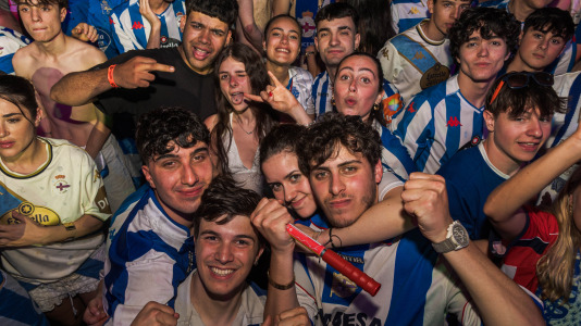 Miles de deportivistas, con Juan Carlos Escotet a la cabeza, disfrutaron antes y celebraron después con la plantilla en una noche para la historia