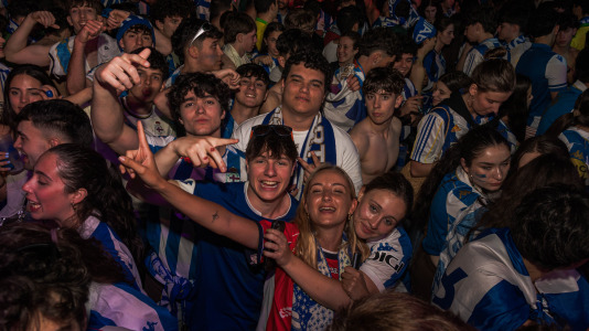 Miles de deportivistas, con Juan Carlos Escotet a la cabeza, disfrutaron antes y celebraron después con la plantilla en una noche para la historia