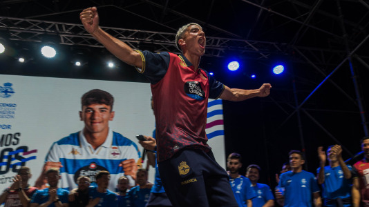 Miles de deportivistas, con Juan Carlos Escotet a la cabeza, disfrutaron antes y celebraron después con la plantilla en una noche para la historia