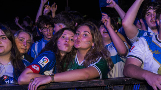 Miles de deportivistas, con Juan Carlos Escotet a la cabeza, disfrutaron antes y celebraron después con la plantilla en una noche para la historia
