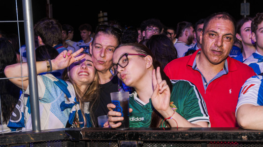 Miles de deportivistas, con Juan Carlos Escotet a la cabeza, disfrutaron antes y celebraron después con la plantilla en una noche para la historia