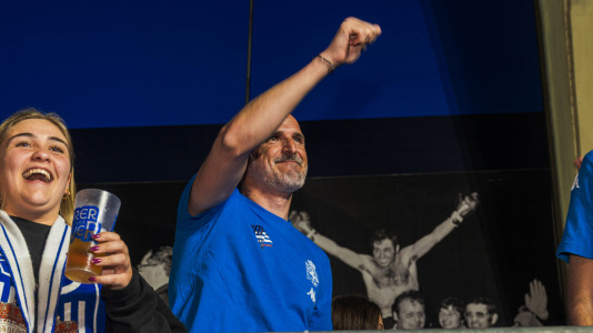 Miles de deportivistas, con Juan Carlos Escotet a la cabeza, disfrutaron antes y celebraron después con la plantilla en una noche para la historia