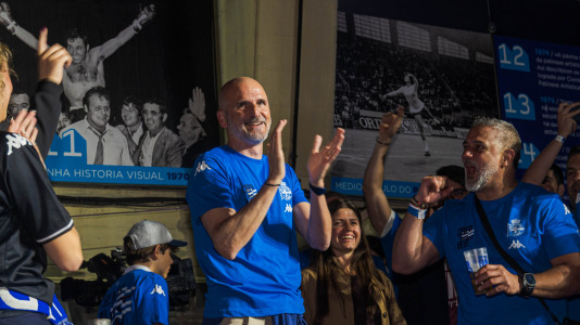 Miles de deportivistas, con Juan Carlos Escotet a la cabeza, disfrutaron antes y celebraron después con la plantilla en una noche para la historia
