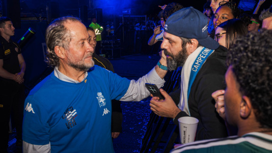 Miles de deportivistas, con Juan Carlos Escotet a la cabeza, disfrutaron antes y celebraron después con la plantilla en una noche para la historia