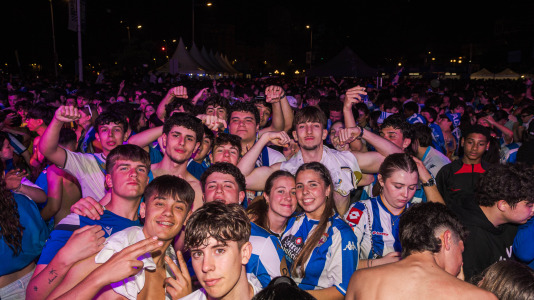 Miles de deportivistas, con Juan Carlos Escotet a la cabeza, disfrutaron antes y celebraron después con la plantilla en una noche para la historia