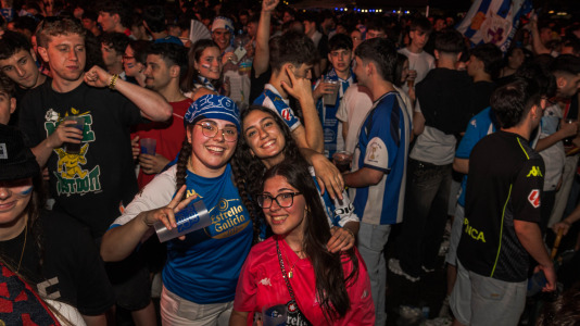 Miles de deportivistas, con Juan Carlos Escotet a la cabeza, disfrutaron antes y celebraron después con la plantilla en una noche para la historia