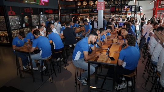 La plantilla blanquiazul visitó este lunes el Espacio Avenida y el museo MEGA en A Grela