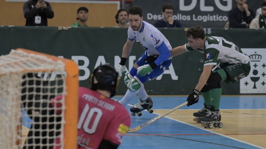 Los verdiblancos ganaron por 4-1 y pusieron el primer punto de la eliminatoria en el Palacio de los Deportes de Riazor
