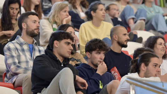 Los verdiblancos ganaron por 4-1 y pusieron el primer punto de la eliminatoria en el Palacio de los Deportes de Riazor