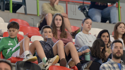 Los verdiblancos ganaron por 4-1 y pusieron el primer punto de la eliminatoria en el Palacio de los Deportes de Riazor