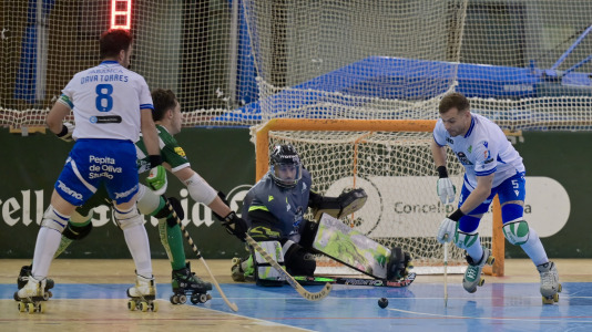 Los verdiblancos ganaron por 4-1 y pusieron el primer punto de la eliminatoria en el Palacio de los Deportes de Riazor