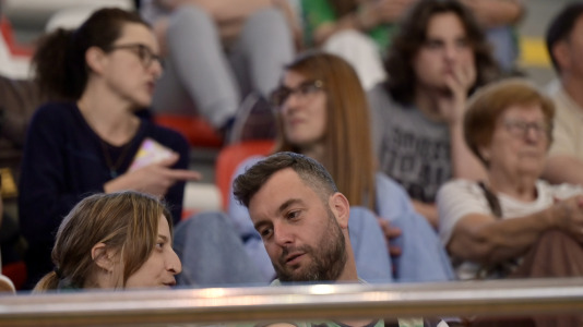 Los verdiblancos ganaron por 4-1 y pusieron el primer punto de la eliminatoria en el Palacio de los Deportes de Riazor